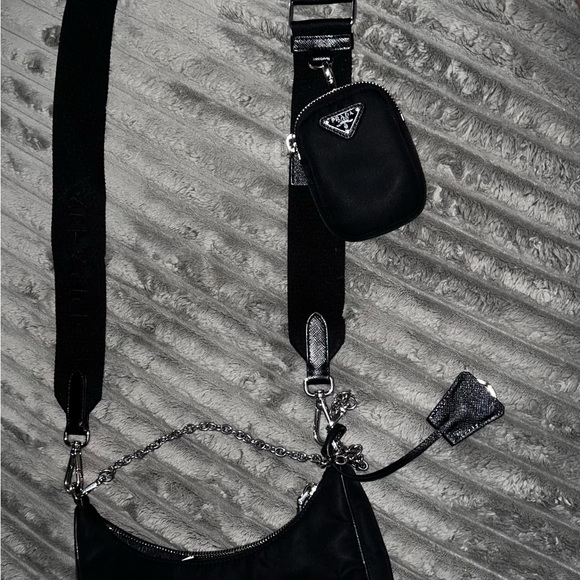 COPY - COPY - COPY - RELISTED!!! Nylon Prada crossbody bag lightly used - Picture 4 of 5